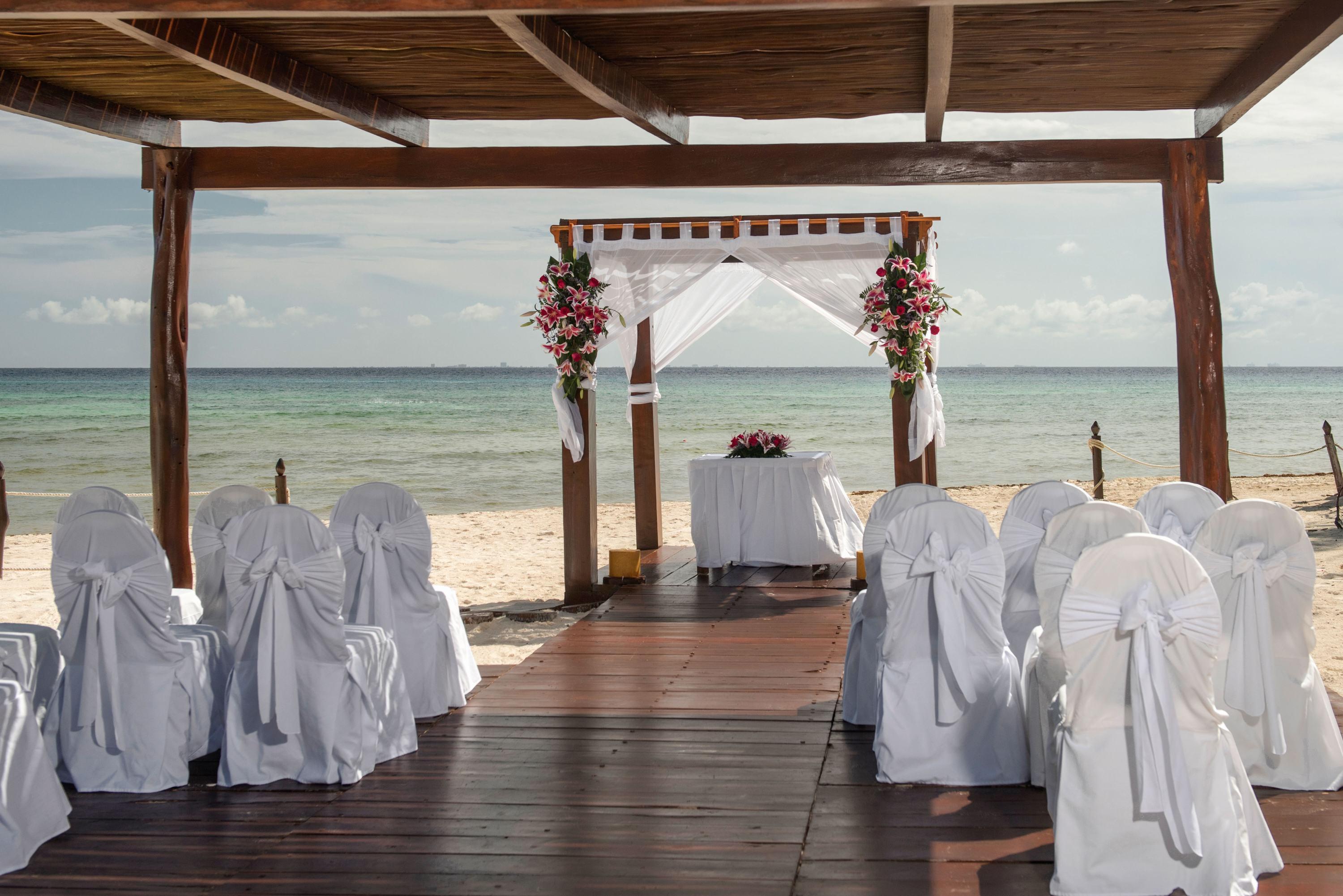 Grand Riviera Princess Playa del Carmen Dış mekan fotoğraf A beach wedding