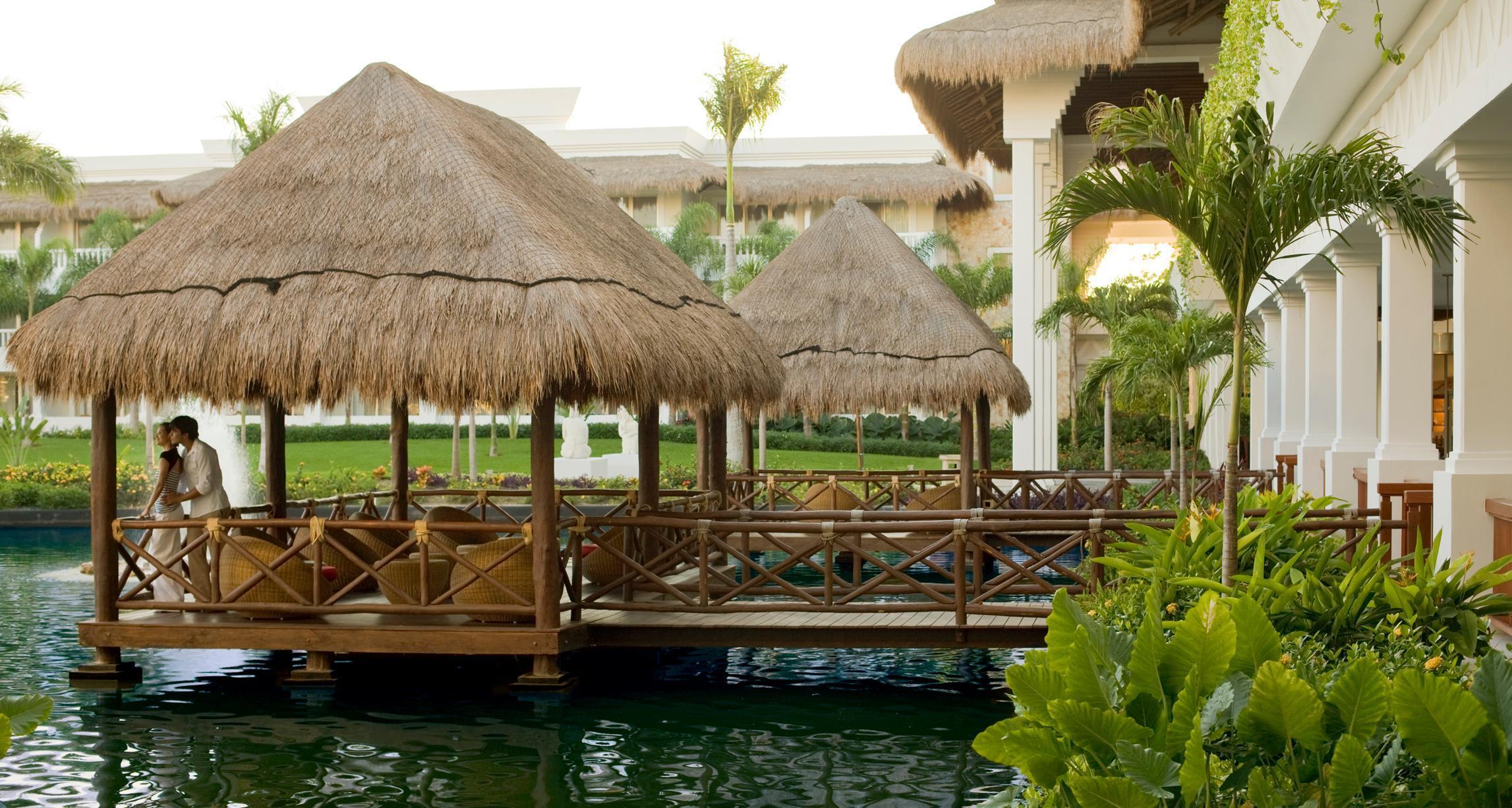Grand Riviera Princess Playa del Carmen Dış mekan fotoğraf The resort's lagoon