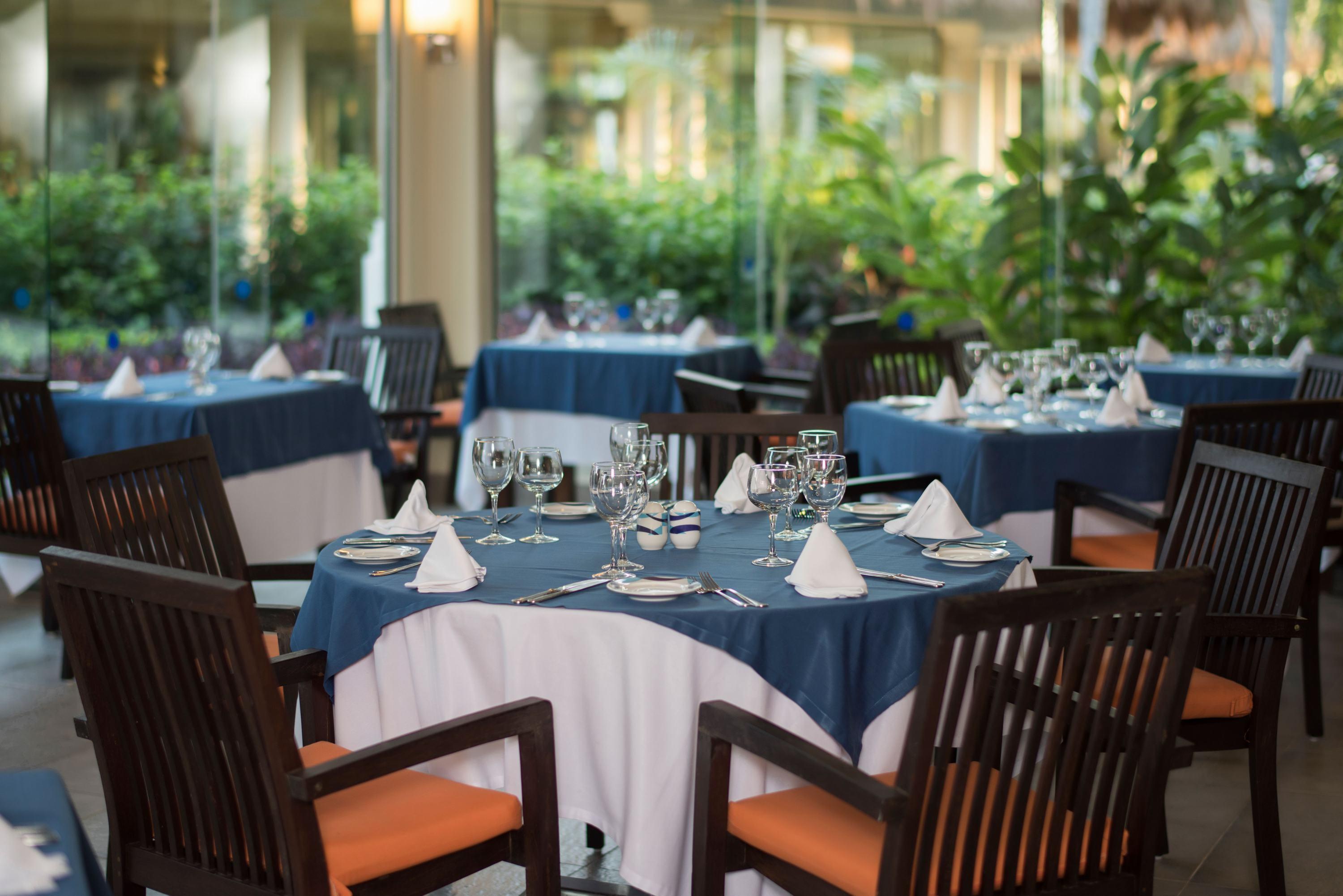 Grand Riviera Princess Playa del Carmen Dış mekan fotoğraf A restaurant at a resort