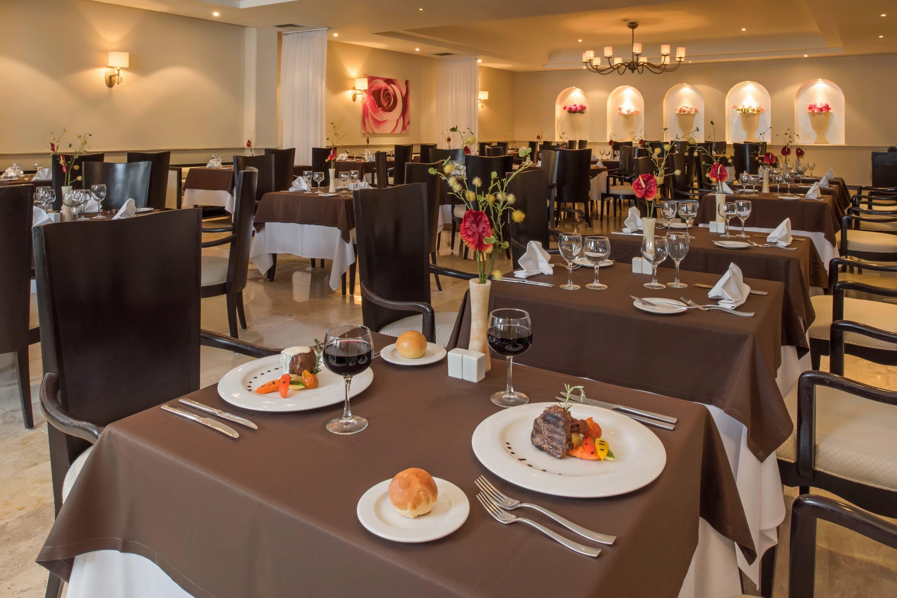 Grand Riviera Princess Playa del Carmen Dış mekan fotoğraf A restaurant at a resort